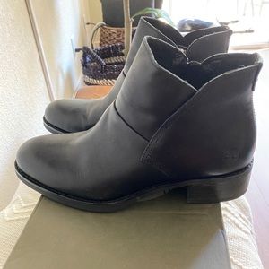 Timberland Beckwith Chelsea Black Leather Booties